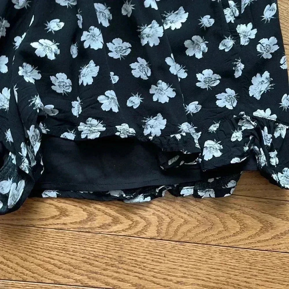 [M]Abercrombie&Fitch  White Floral Viscose Romper - Picture 6 of 9